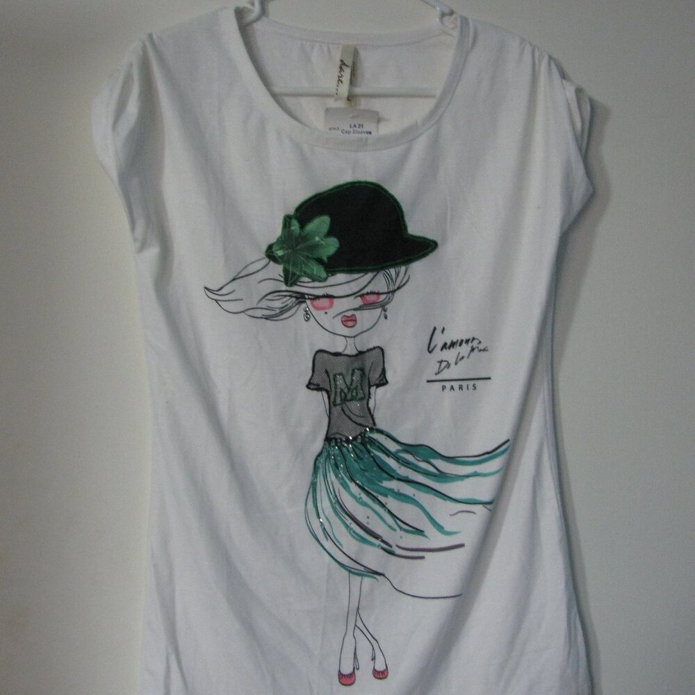 Dare Top Large NWT White Green Fancy Lady Tee